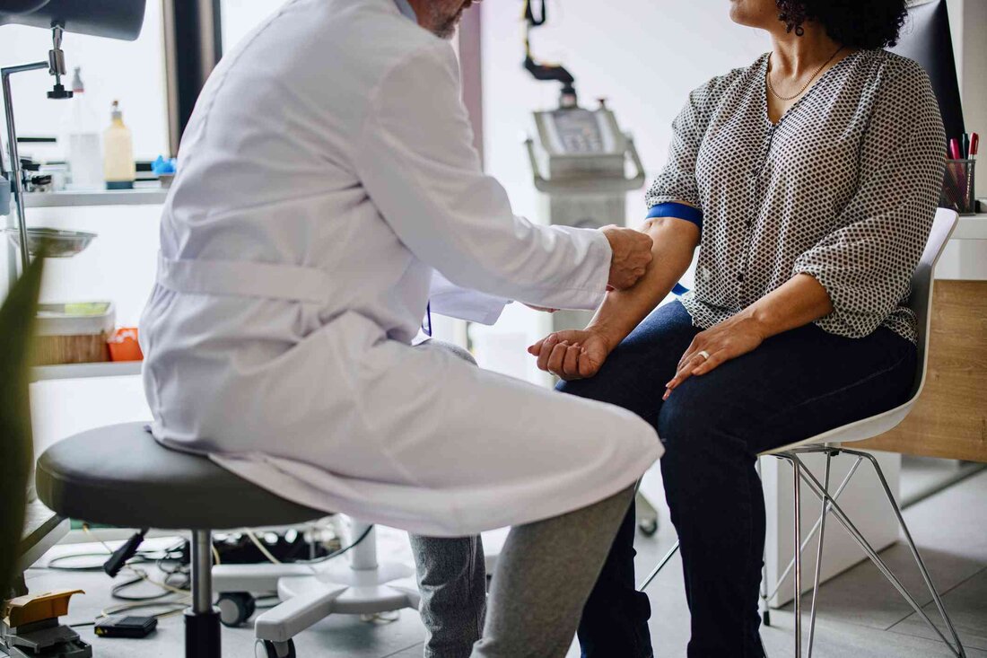 Von Kristen Fischer Kristen Fischer Kristen Fischer ist eine Journalistin, die seit mehr als einem Jahrzehnt über Gesundheitsnachrichten berichtet. Ihre Arbeiten wurden in Medien wie Healthline, Prevention und HealthDay veröffentlicht. Redaktionelle Richtlinien von Health Veröffentlicht am 16. November 2023 Faktengeprüft von Nick Blackmer Fakten überprüft von Nick Blackmer Nick Blackmer ist Bibliothekar, Faktenprüfer und Forscher mit mehr als 20 Jahren Erfahrung in verbraucherorientierten Gesundheits- und Wellnessinhalten. Faktenprüfungsprozess im Gesundheitswesen