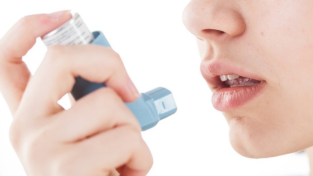 Die Homöopathie ist eine sichere Wissenschaft, die eine ewige Therapie für Asthma bietet. Homöopathische Arzneimittel wirken hervorragend, um Asthma an der Wurzel zu entfernen. Diese Behandlungen aktivieren die körpereigenen Wiederherstellungsprozesse und stärken hauptsächlich das natürliche Erholungssystem, um es stark genug zu machen, um die Situation zu bekämpfen. Wenn Asthma allergischen Ursprungs ist, beginnt die homöopathische Behandlung mit der Behandlung der Überempfindlichkeitsreaktionen, die das Asthma verursachen, um die Krankheit vollständig zu entwurzeln. Homöopathische Behandlungen sind pflanzlich, sicher und frei von Nebenwirkungen. Sie können Menschen aller Altersgruppen verschrieben werden. Zu den am häufigsten aufgeführten homöopathischen Arzneimitteln gegen Asthma gehören Arsenal Album, Antimonium …