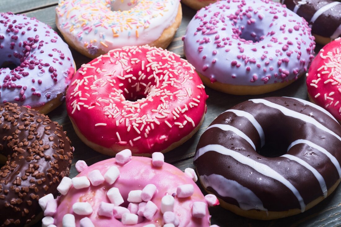 In einer kürzlich in der Zeitschrift veröffentlichten Studie Zellberichteuntersuchten Forscher in Cincinnati, USA, die Auswirkungen einer Ernährungsumstellung auf eine fettreiche Ernährung (HFD) auf den Darm. Eine signifikante Änderung der Ernährung im Laufe der Zeit kann den Stoffwechsel und die Physiologie beeinflussen. In den Vereinigten Staaten kann ein Kalorienungleichgewicht ein Faktor sein, der zu Fettleibigkeit beiträgt. Von 1999 bis 2018 stieg die Zahl der Menschen, die an Fettleibigkeit litten, von 30,5 % auf 42,4 %, während Stoffwechselerkrankungen wie Fettstoffwechselstörungen und Diabetes von 25,3 % auf 34,2 % zunahmen. Es ist bekannt, dass langfristige Ernährungsänderungen Fettleibigkeit und Stoffwechselerkrankungen verursachen, aber es ist …