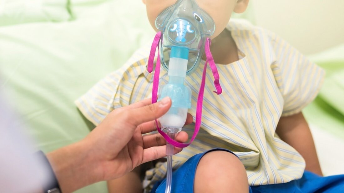 Am 1. November 2022 gab Pfizer bekannt, dass sein mütterlicher Impfstoff gegen das Respiratory Syncytial Virus (RSV) Säuglinge in den ersten 90 Lebenstagen zu fast 82 % wirksam vor einer schweren RSV-Erkrankung schützt. Darüber hinaus wurde festgestellt, dass der Impfstoff während der ersten sechs Lebensmonate bei der Verhinderung einer schweren RSV-Erkrankung zu 69,4 % wirksam bleibt. Lernen: Pfizer gibt positive Top-Line-Daten der globalen Phase-3-Maternal-Immunisierungsstudie für seinen bivalenten Respiratory-Syncytial-Virus (RSV)-Impfstoffkandidaten bekannt. Bildnachweis: Blanscape / Shutterstock.com Was ist RSV? RSV ist die häufigste Ursache von Atemwegsinfektionen bei Kindern im Alter von zwei Jahren und jünger. Tatsächlich deuten einige Schätzungen darauf hin, dass …