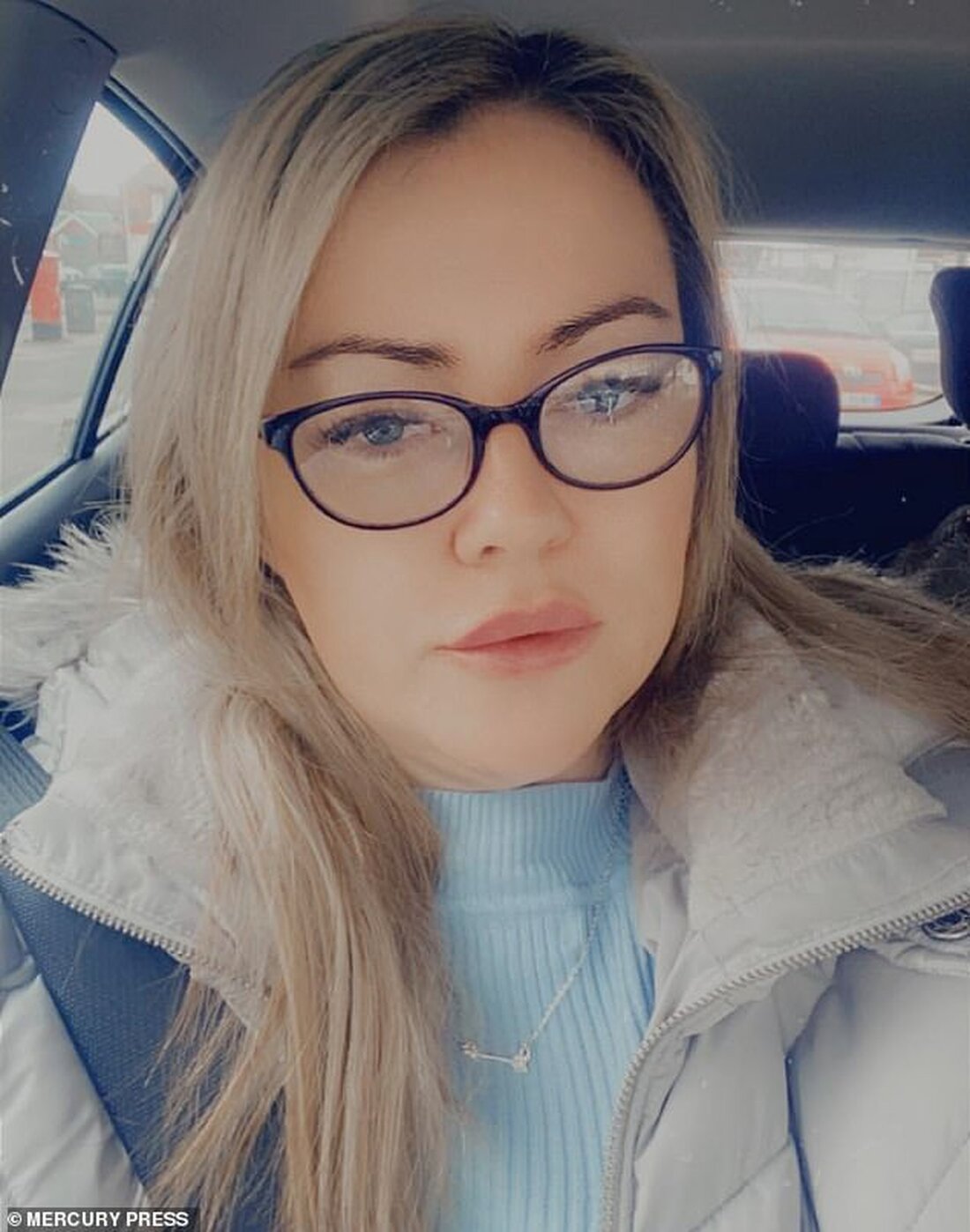 WARNUNG: GRAFIKINHALT Tracy Marriott, 45, flog nach Istanbul, um sich eine Bauchdeckenstraffung und einen Brustjob zu einem günstigen Preis machen zu lassen Die Mutter von drei Kindern, die zu Hause bleibt, aus Eastbourne, East Sussex, zahlte das Drittel des Preises Zurück blieben Narben an ihren Brustwarzen, die sich mit Eiter füllten und grün wurden Eine Mutter wurde nach einer misslungenen „Mumienrenovierung“ in der Türkei mit grausamen entzündeten Narben zurückgelassen. Tracy Marriott, 45, flog nach Istanbul, um sich eine preisgünstige Bauchstraffung und Bruststraffung machen zu lassen, von der sie hoffte, dass sie ihr Selbstvertrauen stärken würde. Die Mutter von drei Kindern, &hellip;