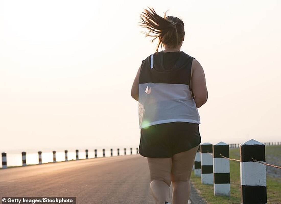 Etwa 75 % der amerikanischen Teenager wird ihre tägliche Bewegung nicht empfohlen Vor allem Mädchen erreichen mit geringerer Wahrscheinlichkeit als ihre männlichen Altersgenossen ein angemessenes Maß an täglicher Fitness Forscher fanden heraus, dass Männer, die gemobbt werden, weniger wahrscheinlich Sport treiben, während das Gegenteil für Mädchen gilt Die sitzende Lebensweise unter US-Kindern ist größtenteils für die aufkeimende pädiatrische Fettleibigkeit und Diabeteskrisen im Land verantwortlich Mehr als die Hälfte der Teenager in Amerika erhalten nicht genug Bewegung jeden Tag, was zu der aufkeimenden Fettleibigkeitskrise der Nation beiträgt, findet eine neue Studie. Forscher der University of Georgia in Athen fanden heraus, dass …