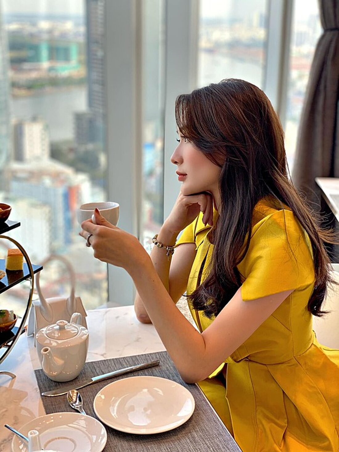 Erleben Sie neue Entwicklungen in "Die Landarztpraxis": Sarah kämpft gegen Vorwürfe, während Einbrüche die Praxis bedrohen. Einschalten am 24.08. um 10:05 auf Sat.1!