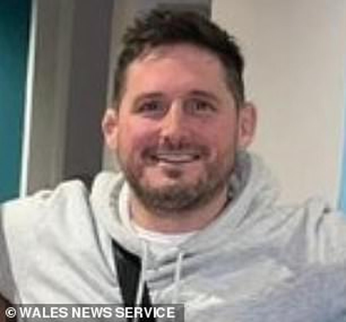 Rhys Thomas war gerade 29 Jahre alt, als er bei einem Rugby-Training einen Herzinfarkt erlitt Eine mechanische Pumpe in seinem Herzen hat ihn am Leben erhalten, aber die Zeit läuft ab Er hofft, 500.000 Pfund aufzubringen, um in San Diego in den USA ein neues Herz transplantieren zu lassen Der ehemalige Top-Rugbyspieler Rhys Thomas hofft, dass die Großzügigkeit der Öffentlichkeit seinen Traum von einem neuen Herzen wahr werden lässt Ein walisischer Rugbyspieler, der während des Trainings einen Herzinfarkt erlitt, bittet um 500.000 Pfund – um beim Kauf eines neuen Herzens zu helfen. Rhys Thomas war gerade 29 Jahre alt, als …