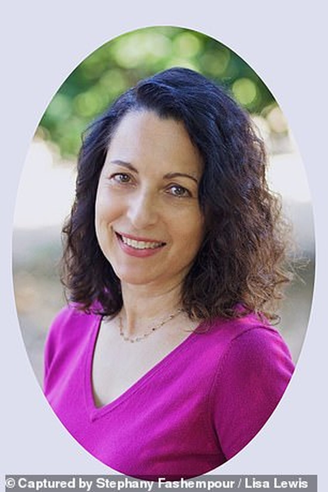 Teenager bekommen nicht genug Schlaf, findet eine CDC-Umfrage, und ein Experte gibt den frühen Schulbeginn die Schuld Lisa Lewis, eine Journalistin und Expertin für öffentliche Gesundheit, hat darauf gedrängt, die Schulbeginnzeiten in Kalifornien auf 8:30 Uhr oder später zu verschieben Sie macht die frühen Startzeiten dafür verantwortlich, dass Jugendliche riskantere Verhaltensweisen zeigen, unter psychischen Problemen leiden und sogar häufiger Verletzungen erleiden In diesem Herbst tritt ein kalifornisches Gesetz in Kraft, das den Beginn der High Schools und Middle Schools im ganzen Land am Morgen verzögert Amerikanische Teenager bekommen wegen der frühen Schulbeginnzeiten und der vielen Dinge, die ihnen jeden Tag &hellip;