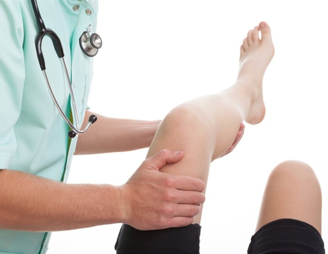 Selbst wenn von Patienten gemeldete Ergebnismessungen (PROMs) erfolgreich in elektronische Patientenakten (EHRs) integriert werden, werden diese patientenzentrierten Daten nur selten von Mitgliedern klinischer Behandlungsteams abgerufen, legt eine Studie in der November/Dezember-Ausgabe des American Journal of Medical nahe Quality (AJMQ), offizielle Zeitschrift des American College of Medical Quality (ACMQ). Die Zeitschrift wird im Lippincott-Portfolio von Wolters Kluwer herausgegeben. Laut dem Bericht von Jeanette Y. Ziegenfuss, PhD, vom HealthPartners Institute, Minneapolis, und Kollegen, griffen Pflegeteams in einer großen orthopädischen Praxis bei weniger als 1 % der Besuche von Patienten, die sich einer Knie- oder Hüftgelenkersatzoperation unterzogen, auf PROMs-Daten zu. Sie schreiben: „Die …