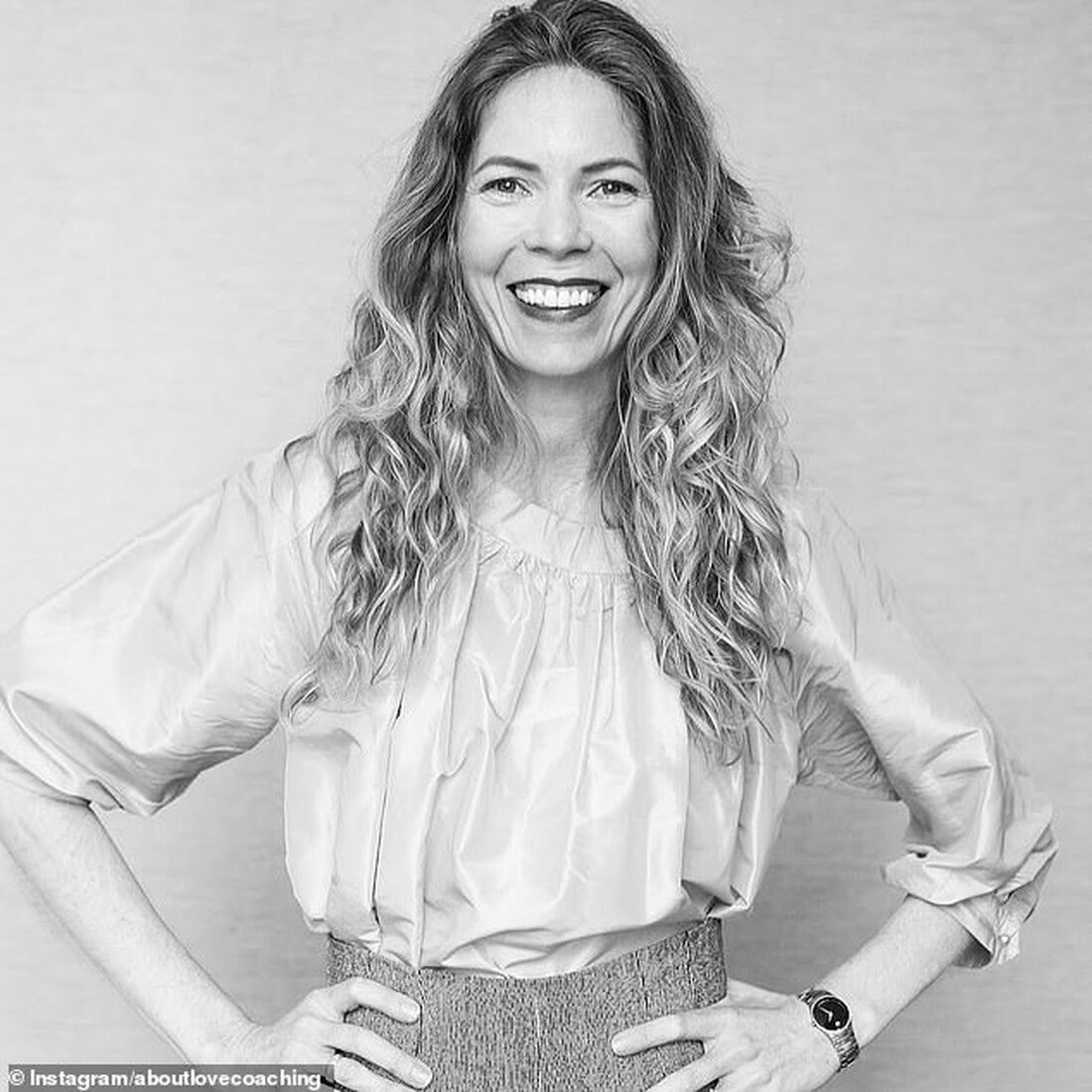 Mara Kofoed, 45, ging zu ihrem Gynäkologen, nachdem ihr Unterleib angeschwollen war und sie anfing, unter „extremen Schmerzen“ in ihren Eierstöcken zu leiden Aber ihre Symptome wurden als etwas abgetan, das „Frauen in deinem Alter“ passiert, weil sie „aufhören, Sex zu wollen, also trocken werden“. Nur anderthalb Wochen später machte sie sich jedoch Sorgen, dass sie sterben könnte, nachdem ihr Bauch so aufgebläht war, dass es ihr schwer fiel, zu gehen, zu schlafen oder zu atmen Sie ging in die Notaufnahme, wo Scans zeigten, dass sie Eierstockkrebs im Stadium 3 mit Tumoren an jedem Eierstock und kleineren an Rektum und …