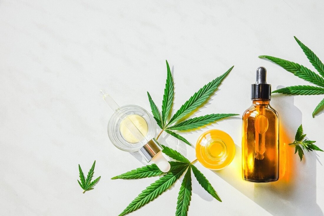 Cannabis ist eine psychedelische Droge, die in der westlichen Welt zunehmend für medizinische und Freizeitzwecke legalisiert wird. Gleichzeitig werden hinsichtlich ihrer ∆9-Tetrahydrocannabinol (THC)-Konzentration potentere Arzneimittelzubereitungen verwendet. Es ist bekannt, dass THC akute Nebenwirkungen verursacht und zu langfristigen Beeinträchtigungen führen kann, wenn es dauerhaft in hohen Dosen verwendet wird. Ein kürzlich Neuropsychopharmakologie Studie untersucht, ob diese Nebenwirkungen durch eine Erhöhung der Konzentrationen von Cannabidiol (CBD) in diesen Produkten gemildert werden könnten. Lernen: Macht Cannabidiol Cannabis sicherer? Eine randomisierte, doppelblinde Crossover-Studie mit Cannabis mit vier verschiedenen CBD:THC-Verhältnissen. Bildnachweis: IRA_EVVA / Shutterstock.com Einführung Es wurde berichtet, dass Cannabiskonsumenten mit geringer Konsumhäufigkeit bei Cannabispräparaten …