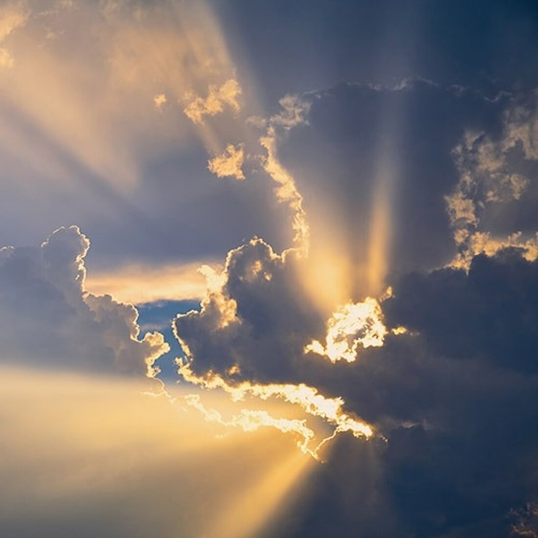 Es ist das Vitamin, das wir von der Sonne erhalten, aber trotz seiner reichlichen Verfügbarkeit leidet einer von drei australischen Erwachsenen immer noch an einem leichten, mittelschweren oder schweren Vitamin-D-Mangel. Bildnachweis: University of South Australia Jetzt liefern neue Forschungsergebnisse der University of South Australia starke Beweise dafür, dass Vitamin-D-Mangel mit vorzeitigem Tod verbunden ist, was dazu führt, dass die Menschen aufgefordert werden, die Richtlinien für einen gesunden Vitamin-D-Spiegel zu befolgen. Die in Annals of Internal Medicine veröffentlichte Studie ergab, dass das Sterblichkeitsrisiko umso größer ist, je schwerer der Vitamin-D-Mangel ist. Vitamin D ist ein wichtiger Nährstoff, der hilft, die Gesundheit &hellip;