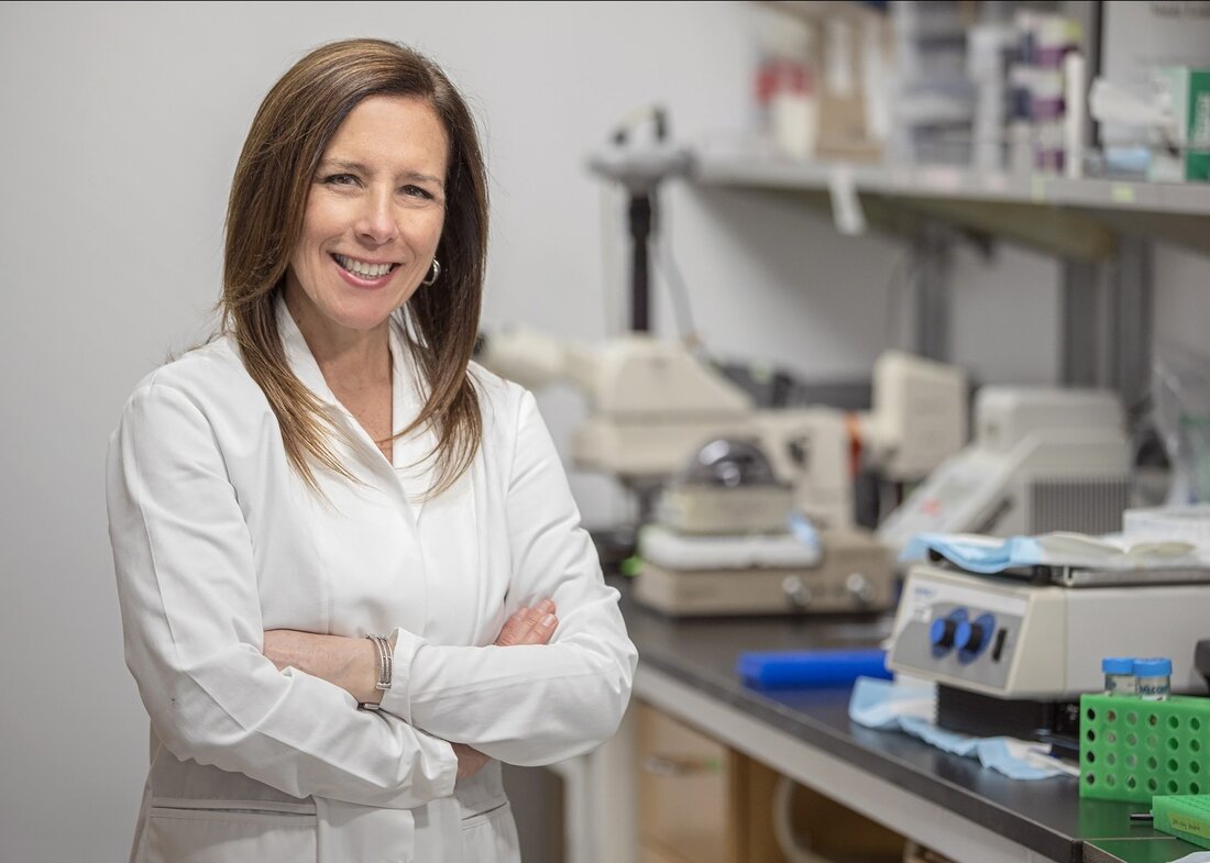 Laut einer neuen Studie, die im Journal of Clinical Endocrinology &#038; Metabolism veröffentlicht wurde, könnte die Umwelt eine entscheidende Rolle bei der Entstehung des polyzystischen Ovarialsyndroms (PCOS) bei Frauen in Alabama im Vergleich zu Frauen in Kalifornien spielen. Eine neue Cedars-Sinai-Studie unter der Leitung von Margareta Pisarska, MD, zeigt, dass der Ort eine Schlüsselrolle bei den Symptomen des polyzystischen Ovarialsyndroms bei Frauen spielt. Bildnachweis: Cedars-Sinai. Forscher am Cedars-Sinai fanden auch heraus, dass die Rasse eine kleine Rolle bei der Manifestation der Störung spielt. Die Ergebnisse der Studie basierten auf Labortests und körperlichen Untersuchungen von 1.610 weißen und schwarzen Frauen, die &hellip;