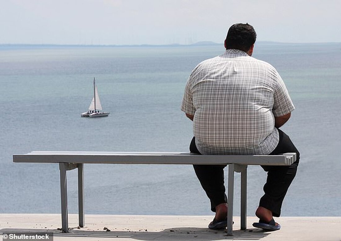 Übergewichtige Männer können ihre Spermienzahl dauerhaft um 40 % erhöhen, wenn sie abnehmen und das Gewicht halten Diejenigen, die an der Studie teilnahmen und wieder abnahmen, verloren ihre Zunahme der Spermienzahl Die Forscher fanden heraus, dass, obwohl Gewicht verloren und gehalten wurde, die Auswirkungen auf die Spermienzahl die gleichen waren Es wird angenommen, dass amerikanische Männer heute weniger fruchtbar sind als in den vergangenen Jahrzehnten, da die Nation unter einer Fettleibigkeitsepidemie leidet Übergewicht oder Fettleibigkeit können die Fruchtbarkeit einer Person beeinträchtigen – aber der Schaden ist reversibel, indem man abnimmt und das Gewicht hält, findet eine neue Studie. Ein dänisches …