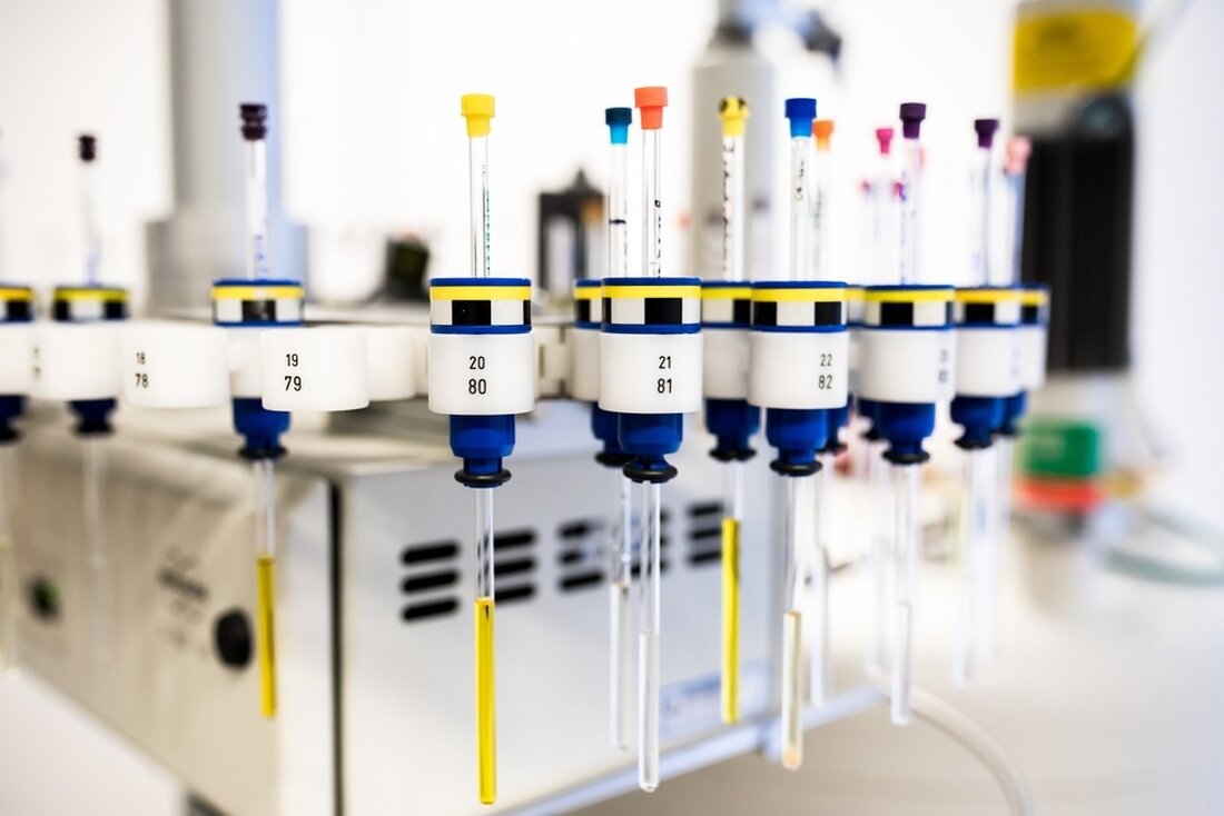 In einer aktuellen Studie veröffentlicht in NaturmedizinForscher untersuchten das Potenzial einer auf Kernspinresonanzspektroskopie (NMR) basierenden Stoffwechselplattform, um die Risiken für das Auftreten verschiedener Erkrankungen abzuschätzen. Studie: Stoffwechselprofile sagen individuelle Ergebnisse bei mehreren Krankheiten voraus. Bildquelle: Forance/Shutterstock Hintergrund Die rechtzeitige Erkennung und Prävention von Risikofaktoren im Zusammenhang mit der Entwicklung von Erkrankungen sind von entscheidender Bedeutung. In jüngster Zeit wurden metabolische Analysen durchgeführt, um Personen mit hohem Risiko zu identifizieren; Die Stoffwechseldaten wurden jedoch als unzureichend für die Abschätzung des Krankheitsrisikos angesehen. Die NMR-Spektroskopie ermöglicht im Vergleich zu anderen metabolomischen Techniken wie der Massenspektroskopie schnelle und relativ kostengünstige molekulare Untersuchungen. Über …