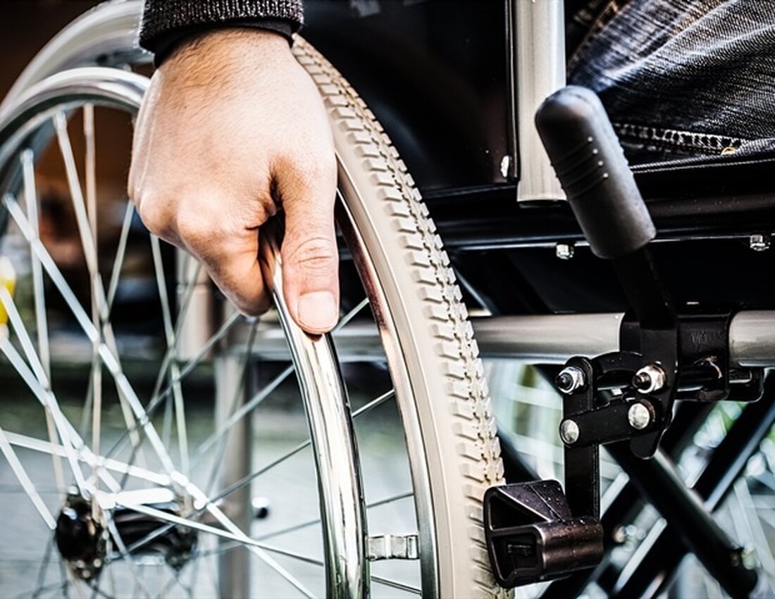 Bei der 20-wöchigen Ultraschalluntersuchung von Michelle Johnson erhielt sie die beunruhigende Nachricht, dass bei ihrem sich entwickelnden Baby eine Myelomeningozele, auch Spina bifida genannt, diagnostiziert wurde. Spina bifida tritt auf, wenn das Wirbelsäulengewebe in den frühen Stadien der Schwangerschaft nicht richtig verwachsen kann, was zu einer Reihe lebenslanger kognitiver, motorischer, Harn- und Darmbehinderungen führt. Jedes Jahr sind in den USA 1.500 bis 2.000 Kinder davon betroffen. Diese Schwangerschaft war Johnsons erste mit ihrem Partner Jeff Maginnis. Johnson hat einen 12-jährigen Sohn, Corbin. Maginnis hat eine 5-jährige Tochter, Cameron. Das Paar, das in Oregon lebt, freute sich darauf, gemeinsam seine neue &hellip;