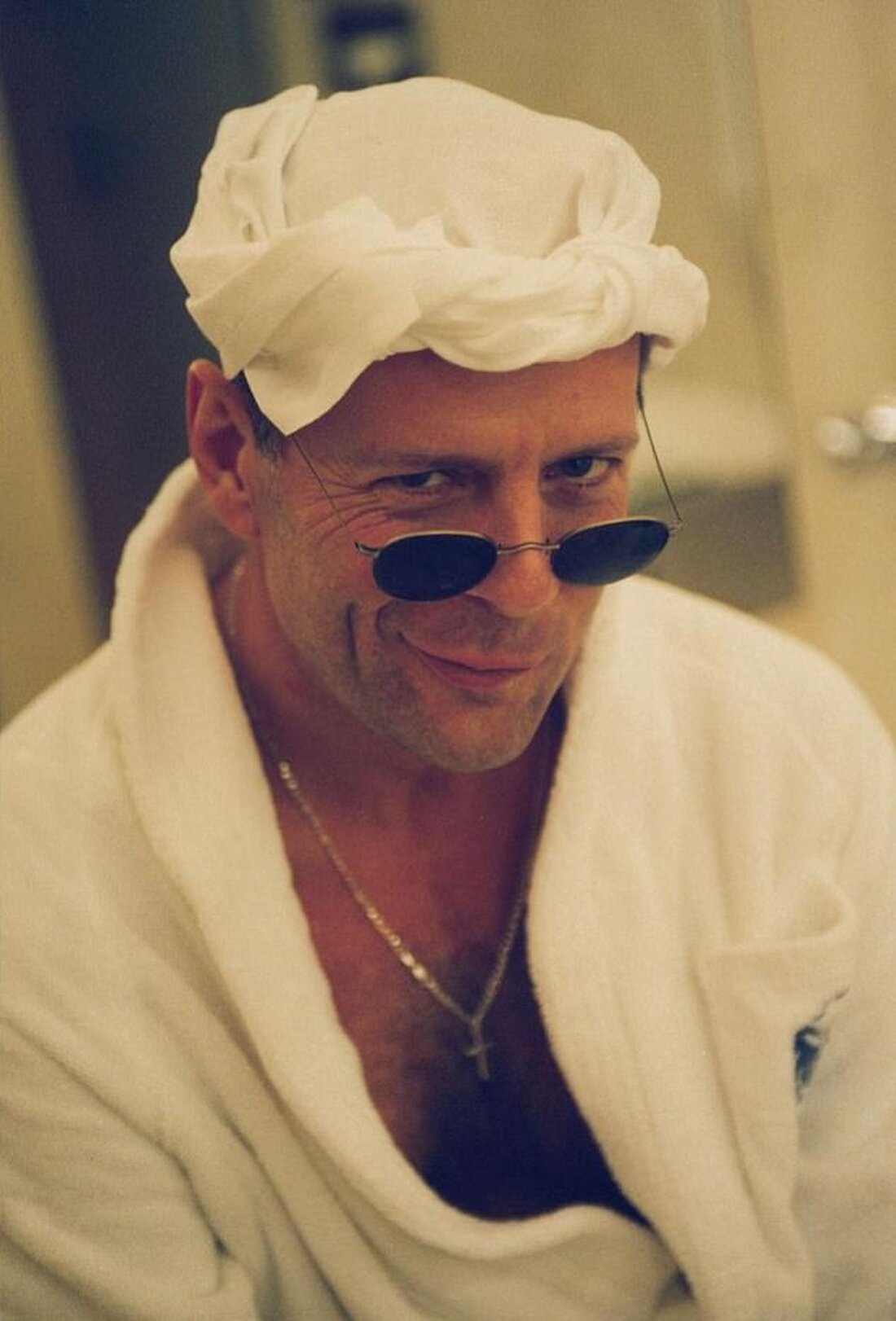 Bruce Willis, 67, zieht sich nach einer illustren Hollywood-Karriere wegen einer Aphasie-Diagnose von der Schauspielerei zurück, teilte seine Familie mit Darlene Williamson, Präsidentin der National Aphasia Association, sagt, dass über ein Drittel der Aphasie-Kranken auch Depressionen entwickeln Dr. Brenda Rapp von der Johns Hopkins University erklärte, dass Aphasie oft durch einen Schlaganfall verursacht wird, aber auch als Folge eines anderen Hirntraumas auftreten kann Es kann sich auf viele Arten manifestieren und die Fähigkeit einer Person beeinträchtigen, andere zu sprechen, zu schreiben oder sogar zu verstehen Sprachtherapie ist die erste Wahl zur Behandlung von Aphasie, und es gibt keine verfügbaren Medikamente &hellip;
