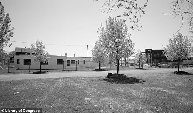 Der 50-Jährige behauptet, die Krankheiten könnten auf eine nahe gelegene Probenahmeanlage (im Bild) zurückgeführt werden, die sich mit Uran für die erste Atombombe im Rahmen des Manhattan-Projekts befasste