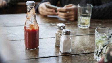 Das häufige Hinzufügen von Salz zu Ihren Mahlzeiten kann Ihr Risiko für Typ-2-Diabetes erhöhen