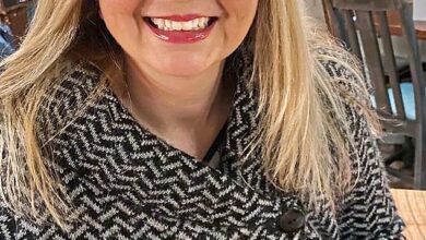 Eine Patientin, die von Trodelvy profitiert, ist Karen Corrigan (oben), 42, aus Nottingham, bei der im Januar 2018 dreifach negativer Brustkrebs diagnostiziert wurde, nachdem sie einen Knoten in ihrer linken Brust gefunden hatte