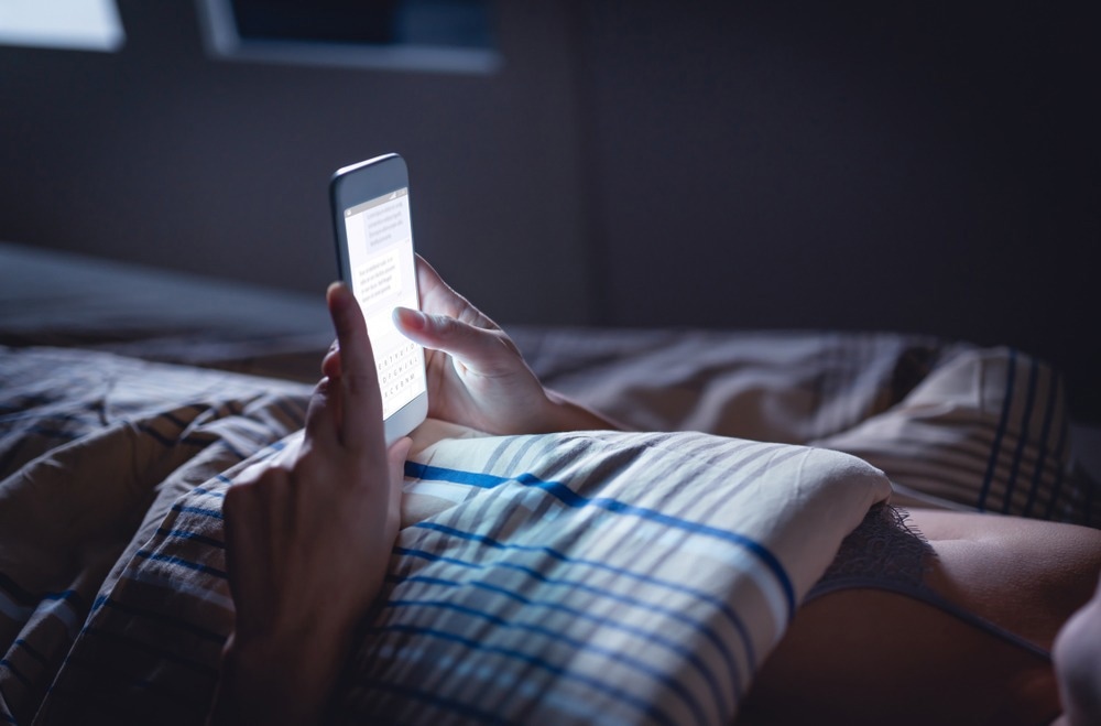 Die Studie untersucht die Auswirkungen sexuell objektivierender Songtexte auf das Sexting-Verhalten von Jugendlichen