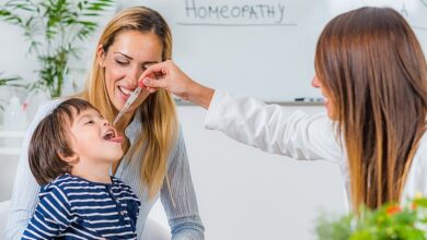 Die Homöopathie wurde 2017 vom NHS in England aufgrund fehlender Beweise für ihre Wirksamkeit eingestellt, sie ist jedoch immer noch privat erhältlich