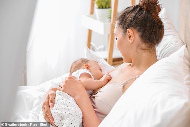 Forscher haben herausgefunden, dass das Stillen keinen Einfluss auf die Stärke der Bindung zwischen Mutter und Baby hat (Archivbild)