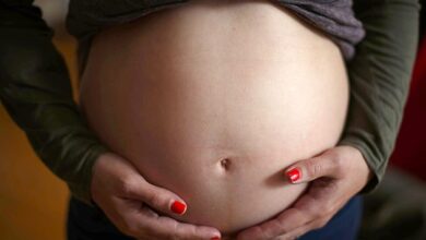 Der Entwurf der Richtlinien zur Diagnose und Vorbeugung von fetaler Alkoholspektrumstörung (FASD) von NICE legte dar, dass sämtlicher von schwangeren Frauen konsumierter Alkohol in den Krankenakten ihres Kindes erfasst werden sollte.  In den heute veröffentlichten endgültigen Richtlinien bestätigte NICE jedoch, dass es die Empfehlung zurückgenommen hat