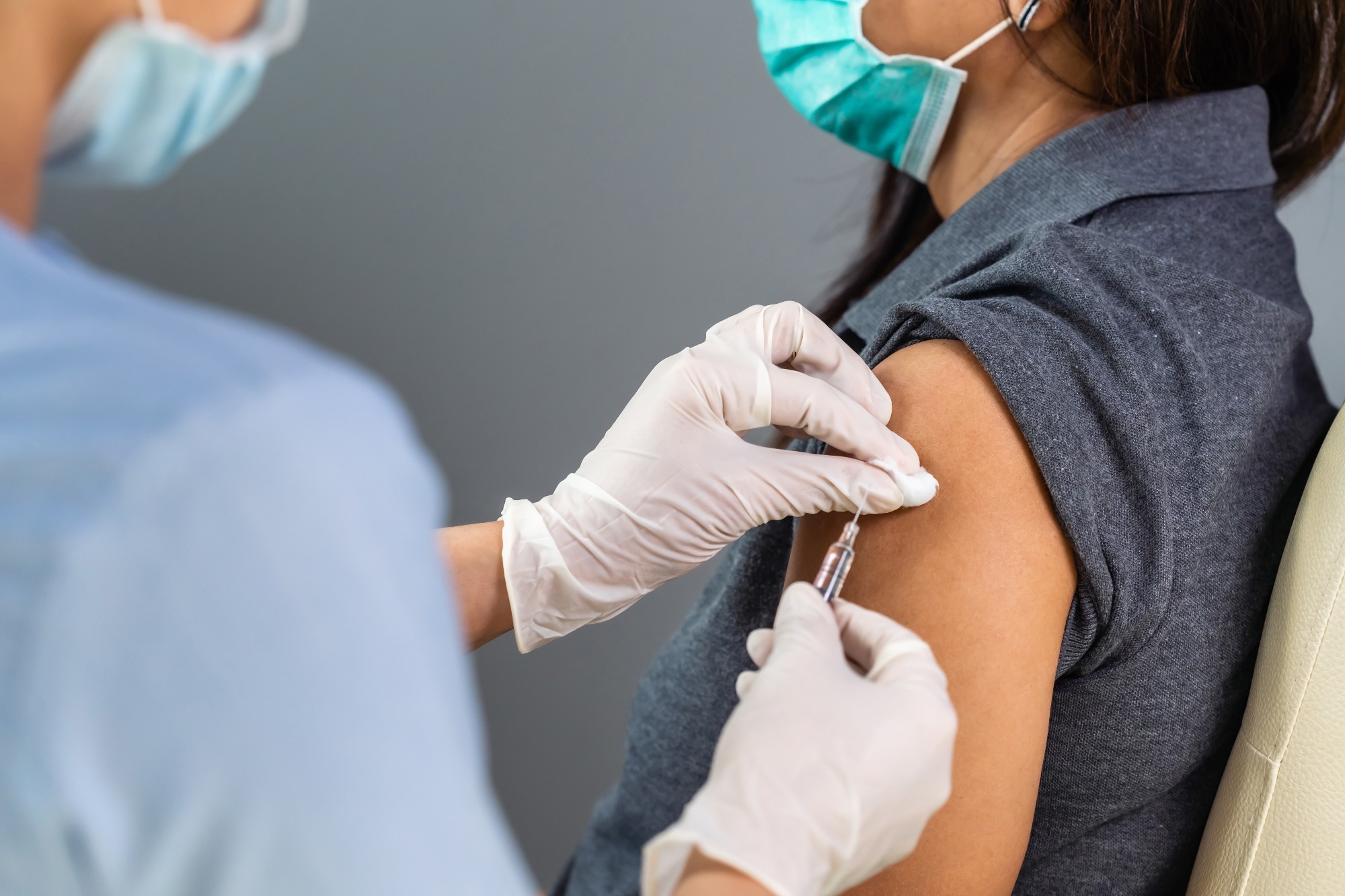 Studie: Schwächt wiederholte Influenza-Impfung die Wirksamkeit? Eine systematische Übersichtsarbeit und Metaanalyse. Bildnachweis: BaLL LunLa/Shutterstock Studie: Schwächt wiederholte Influenza-Impfung die Wirksamkeit? Eine systematische Übersichtsarbeit und Metaanalyse. Bildnachweis: BaLL LunLa/Shutterstock