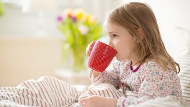 Kindern könnte verboten werden, Kindern in Wales Tee und Kaffee zu kaufen (Archivbild)