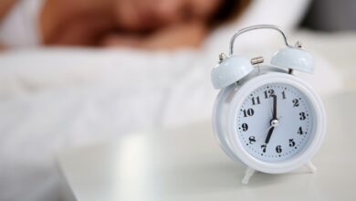 Kurze Schlafdauer von der Mitte bis zum Ende des Lebens, verbunden mit dem Risiko einer Multimorbidität