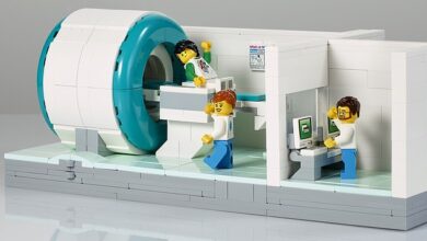 Um Kindern die Angst zu nehmen, hat der Spielzeuggigant Lego ein Miniaturmodell eines MRT-Scanners entwickelt.  Im vergangenen Monat wurden 600 davon an Kinderkrankenhäuser auf der ganzen Welt gespendet