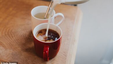 Wissenschaftler haben herausgefunden, dass das tägliche Trinken von bis zu dreieinhalb Tassen Kaffee dazu führen kann, dass jemand länger lebt als ein Nicht-Kaffeetrinker (Archivbild)