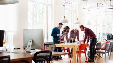 Schnelle Zeichen der Dankbarkeit, wie jemandem Danke zu sagen, am Arbeitsplatz können dazu führen, dass sie besser auf Stress reagieren – was bedeutet, dass sie glücklicher und normalerweise produktiver sind, findet eine neue Studie